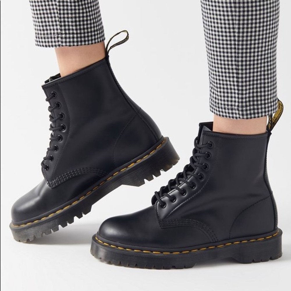 Women’s 1460 smooth Dr. Martens